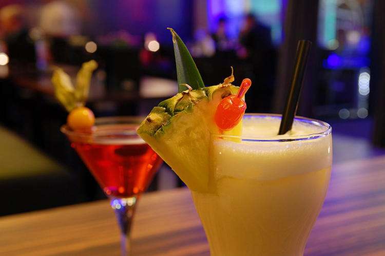 Dégustez un Cocktail dans l'Espace Lounge La Pergola du Restaurant Le 123